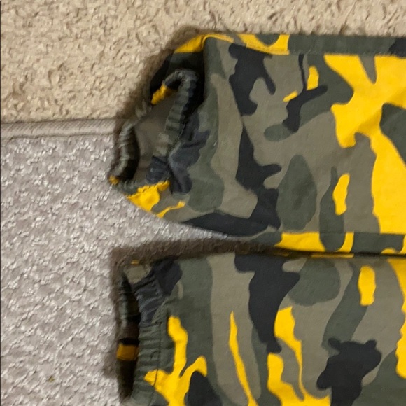 Camo pants with pockets and belt - Picture 6 of 6